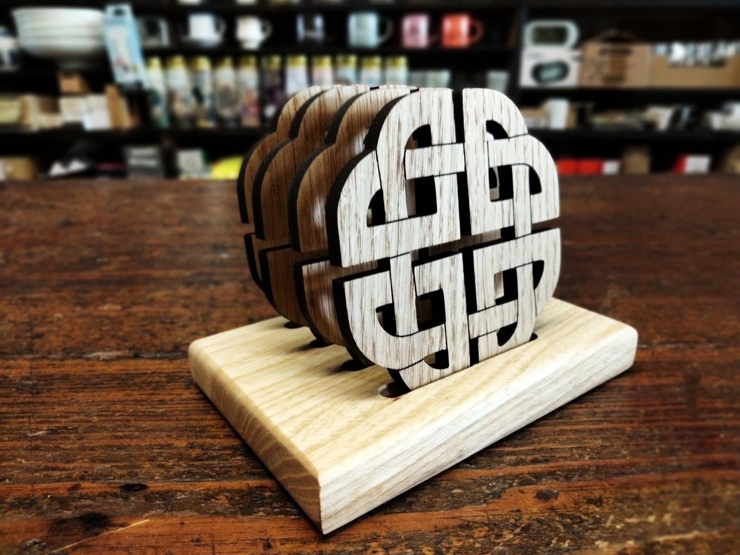 Wooden coasters designed as a celtic knot