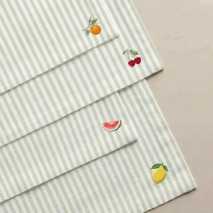 Green and cream napkins with fruit motif